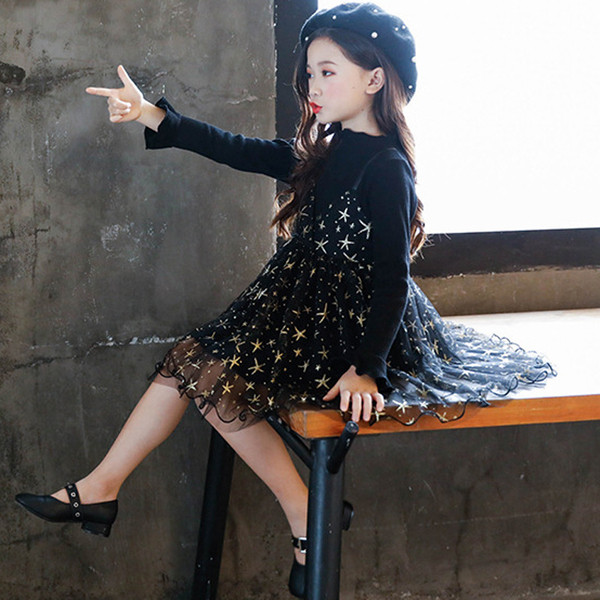 Modern gyerekruha fekete színben, hosszú ujjal és tüllrel