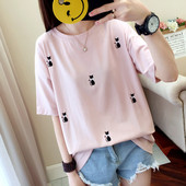 Μοντέρνο γυναικείο μπλουζάκι με κεντήματα σε ροζ, λευκό και μαύρο χρώμα