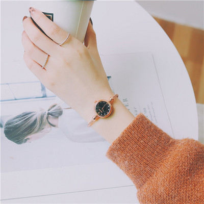 Γυναικείο καθημερινό ρολόι με λεπτό λουρί σε πέντε χρώματα