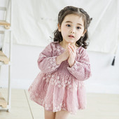 Gyerekruha hímzéssel, csipkével és hosszú ujjal