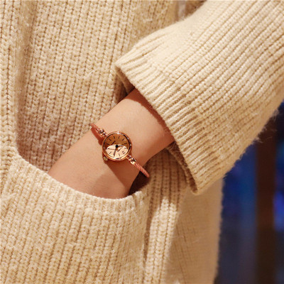 Γυναικείο σύγχρονο ρολόι με λεπτό λουρί σε διάφορα χρώματα