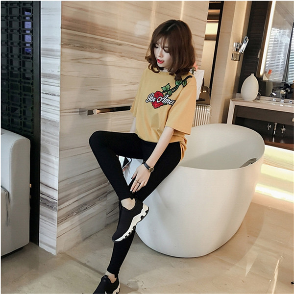 Tavaszi női póló színes hímzéssel, három színben