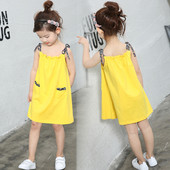 Alkalmi gyerekruha pántokkal és zsebbel sárga színben