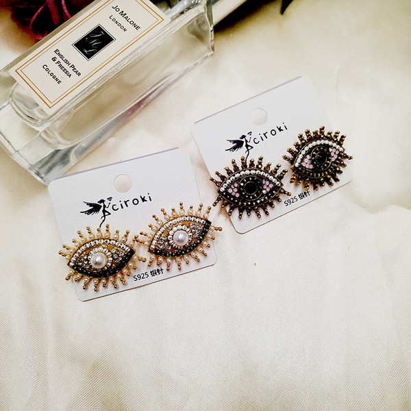 Modern női fülbevaló díszítő kövekkel és gyöngyökkel - két színben