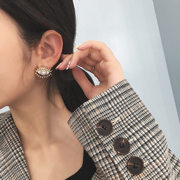 Modern női fülbevaló díszítő kövekkel és gyöngyökkel - két színben