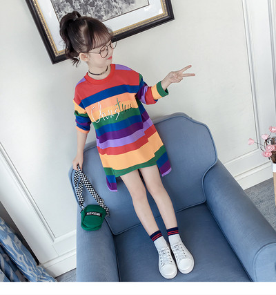 Alkalmi gyerekruha O-nyakkal és felirattal