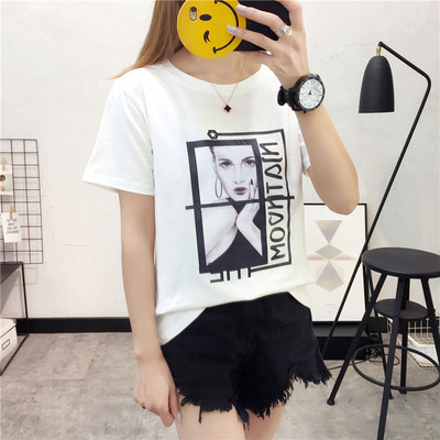 Καθημερινή γυναικεία μπλούζα με διαφορετικές έγχρωμες εφαρμογές