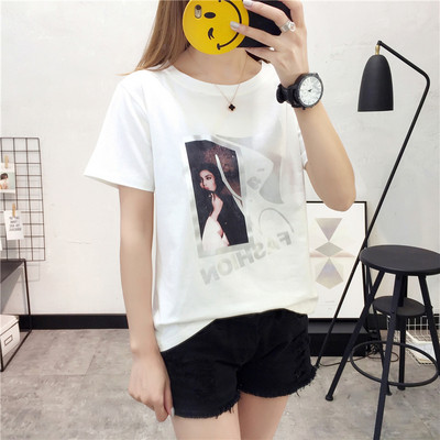 Καθημερινή γυναικεία μπλούζα με διαφορετικές έγχρωμες εφαρμογές