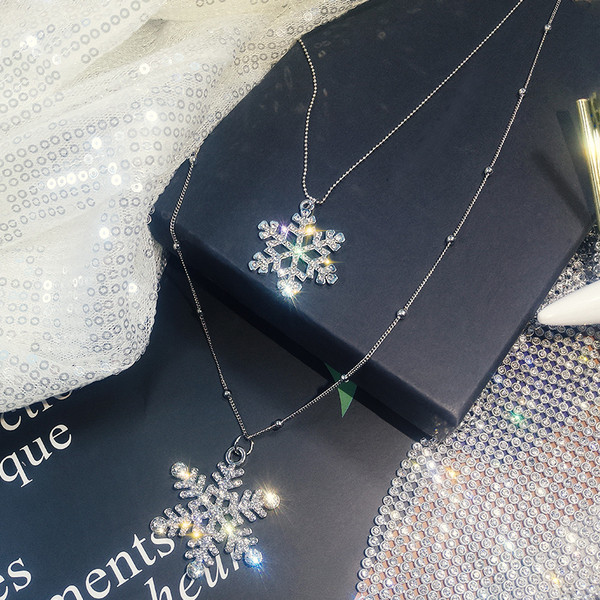 Γυναικείο κολιέ με ασήμι χρώμα με μενταγιόν