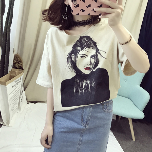 Tricou de damă elegant cu aplicație colorată și element de dantelă în mai multe culori