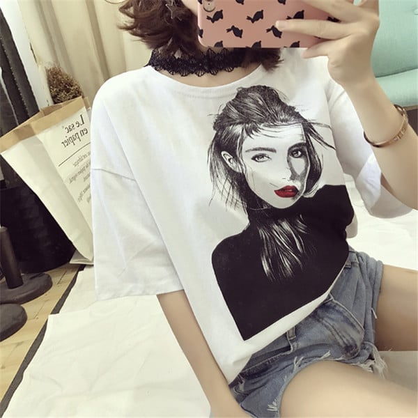 Tricou de damă elegant cu aplicație colorată și element de dantelă în mai multe culori