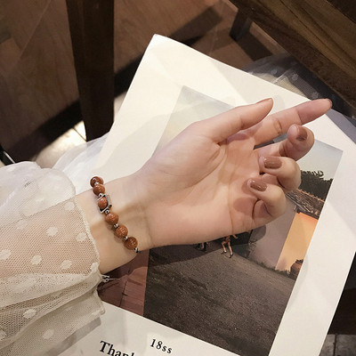 Női mindennapi karkötő gyöngyökkel és medálokkal, két színben