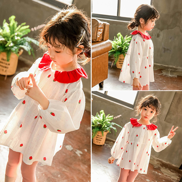 Tavaszi gyerekruha fehér színben, hímzéssel