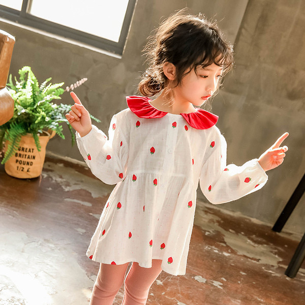 Tavaszi gyerekruha fehér színben, hímzéssel