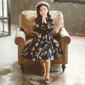 Elegáns gyerekruha lányoknak virágos motívumokkal