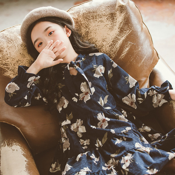 Elegáns gyerekruha lányoknak virágos motívumokkal