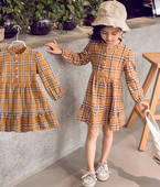 Stílusos, gombos, kockás gyerekruha lányoknak