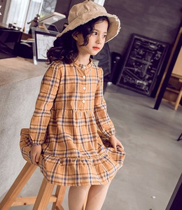 Stílusos, gombos, kockás gyerekruha lányoknak