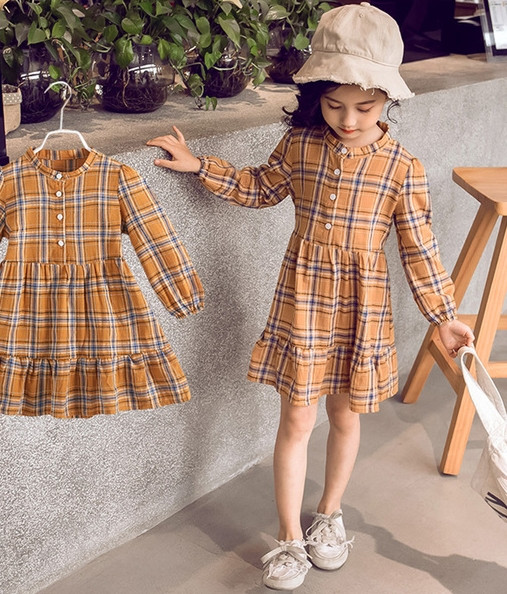 Stílusos, gombos, kockás gyerekruha lányoknak