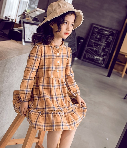 Stílusos, gombos, kockás gyerekruha lányoknak