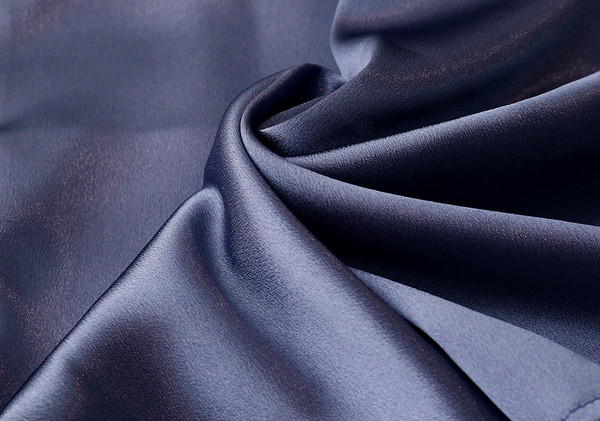 Szatén női felső lánccal több színben