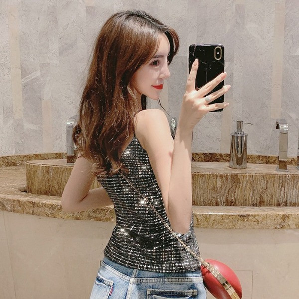 Fényes női felső, vékony pántokkal, fehér és fekete színben