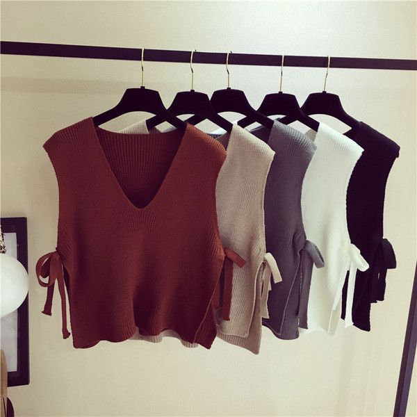 Női akasztófelső V-nyakkal és oldalsó megkötővel több színben
