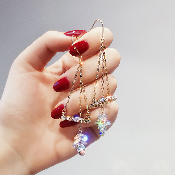 Arany színű hosszú női fülbevaló kövekkel