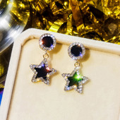 Stílusos női fülbevaló fekete kövekkel