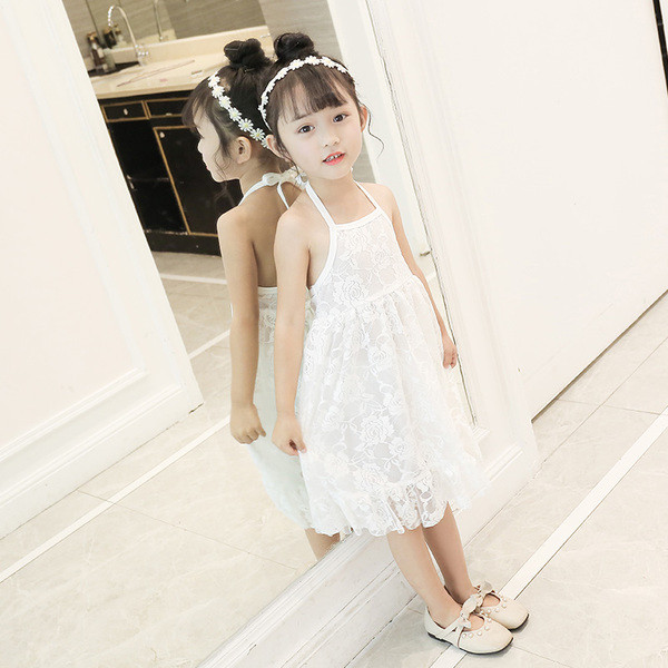 Μοντέρνο παιδικό φόρεμασε λευκό χρώμα