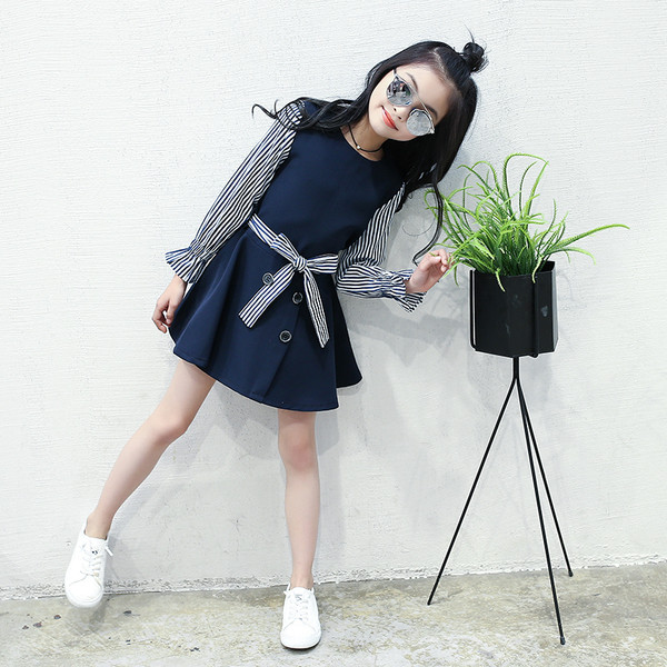 Alkalmi gyerekruha hosszú ujjal, kék szalaggal