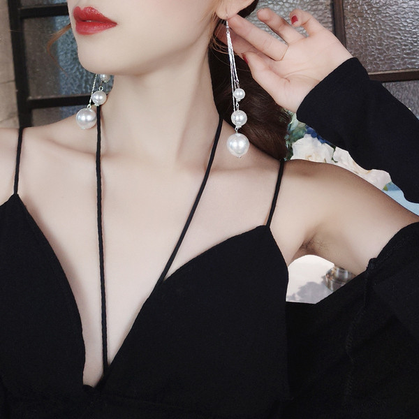 Arany és ezüst hosszú női fülbevaló gyöngyökkel