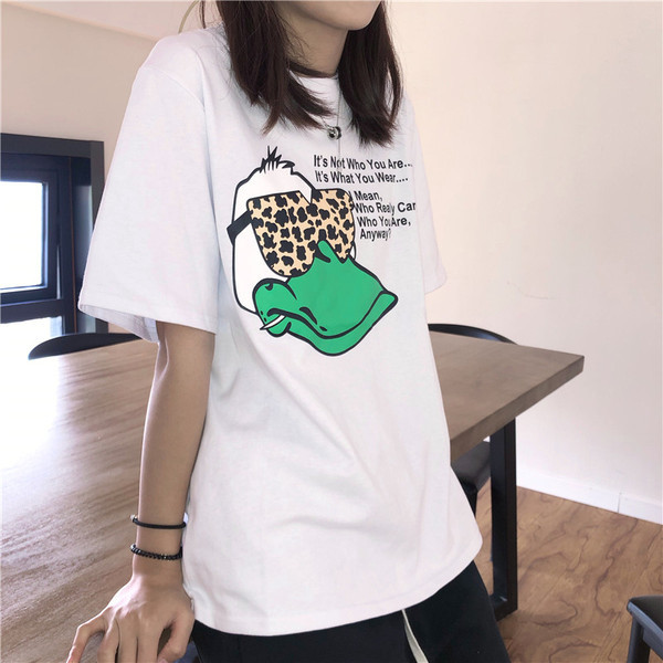 Μοντέρνο γυναικείο T-shirt με έγχρωμη εφαρμογή σε τρία χρώματα