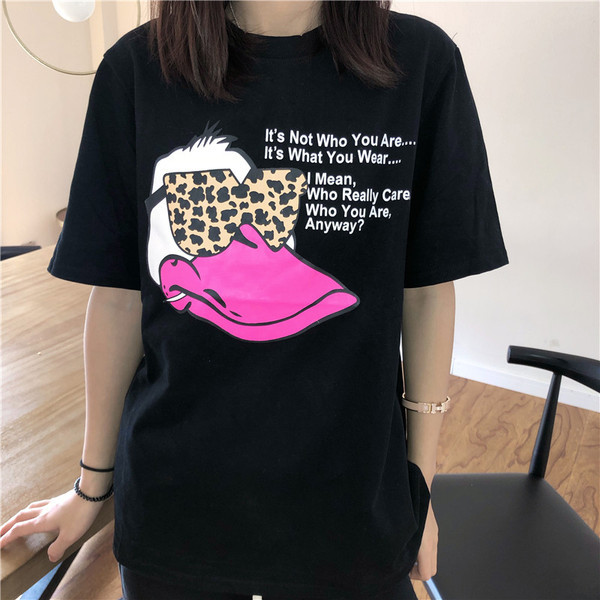 Μοντέρνο γυναικείο T-shirt με έγχρωμη εφαρμογή σε τρία χρώματα