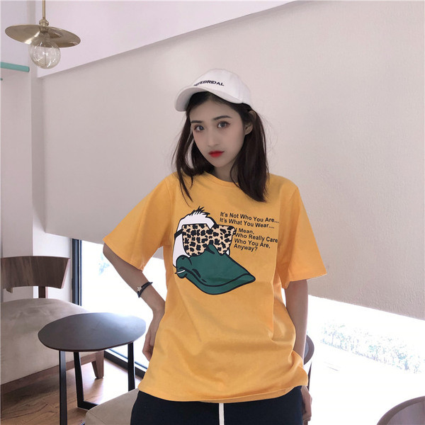 Μοντέρνο γυναικείο T-shirt με έγχρωμη εφαρμογή σε τρία χρώματα