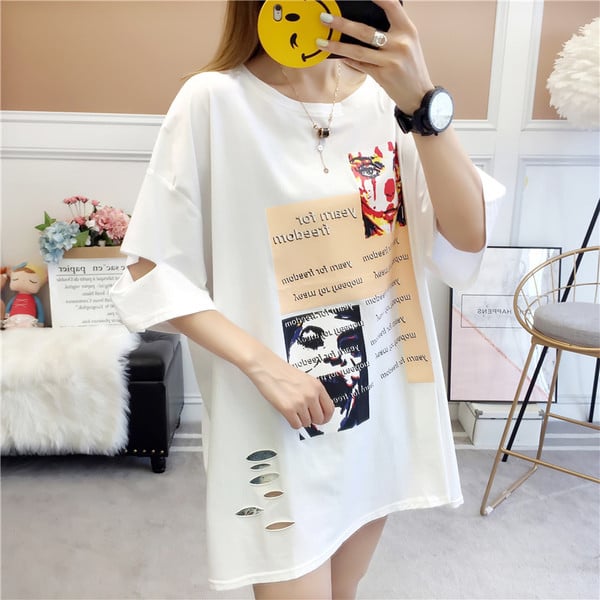 Tricou de dama modern cu aplicatie colorata si motiv rupt