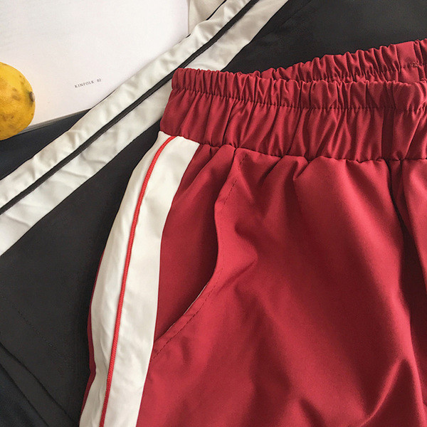 Sport rövidnadrág fekete és piros színben