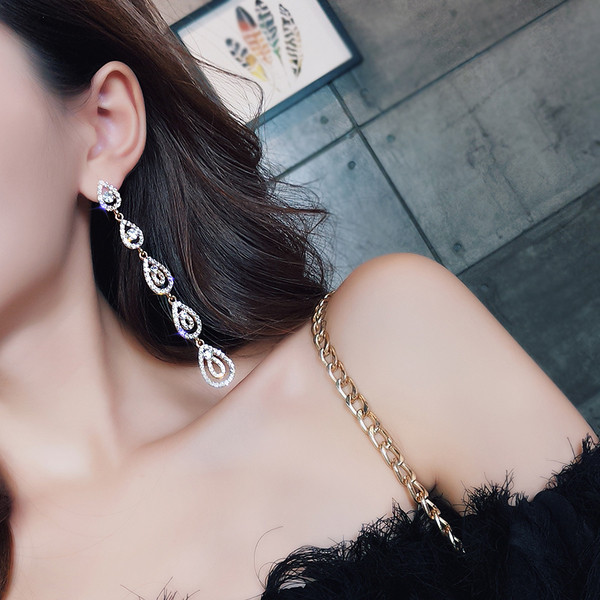 Hosszú női fülbevaló kövekkel ezüst és arany színben