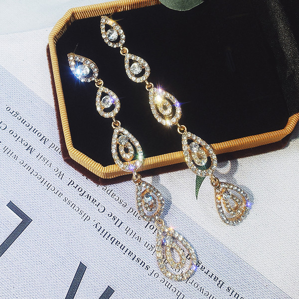 Hosszú női fülbevaló kövekkel ezüst és arany színben