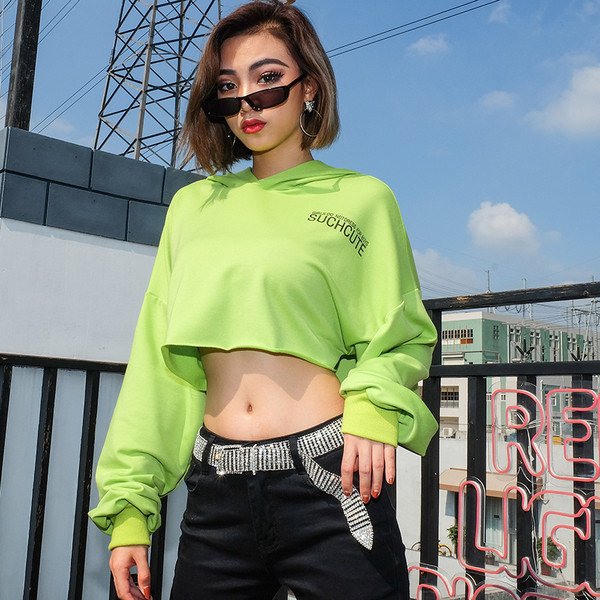 Σύντομο γυναικείο φούτερ σε πράσινο χρώμα