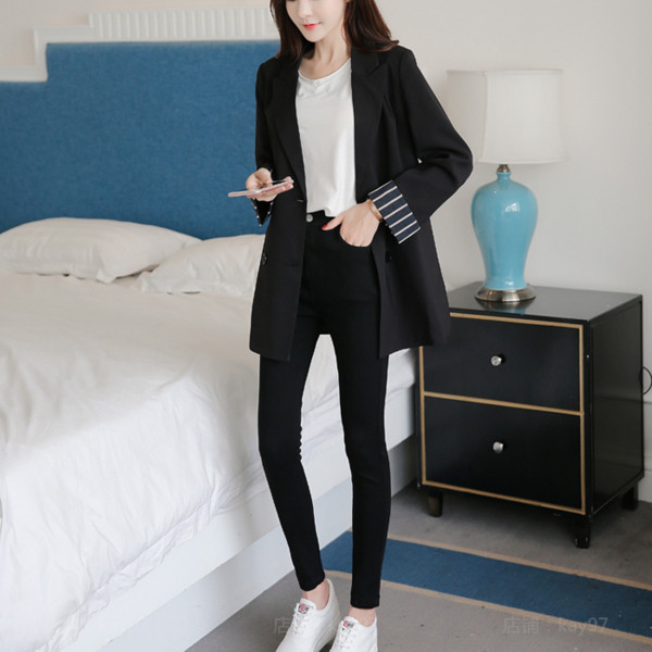 Stílusos női kabát fekete színben