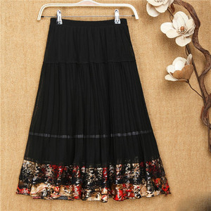 Fusta de dama moderna in negru cu element de culoare si dantela