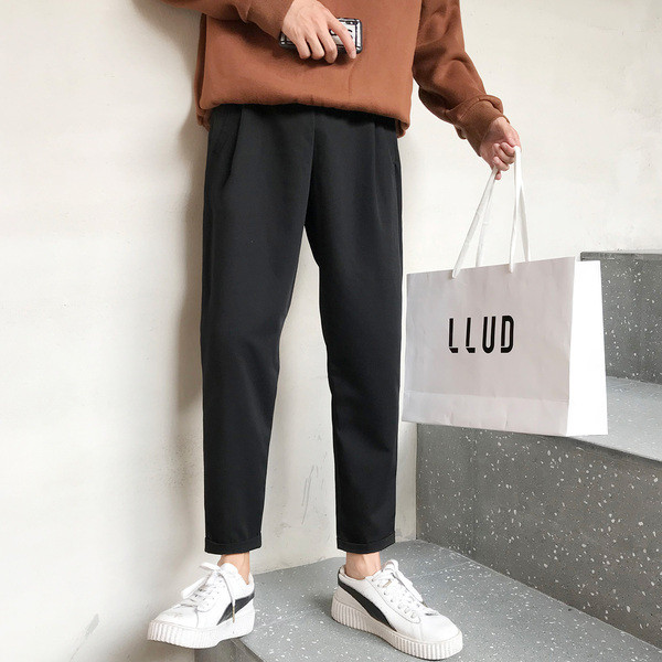 Divatos, nyakkendős férfi nadrág fekete színben