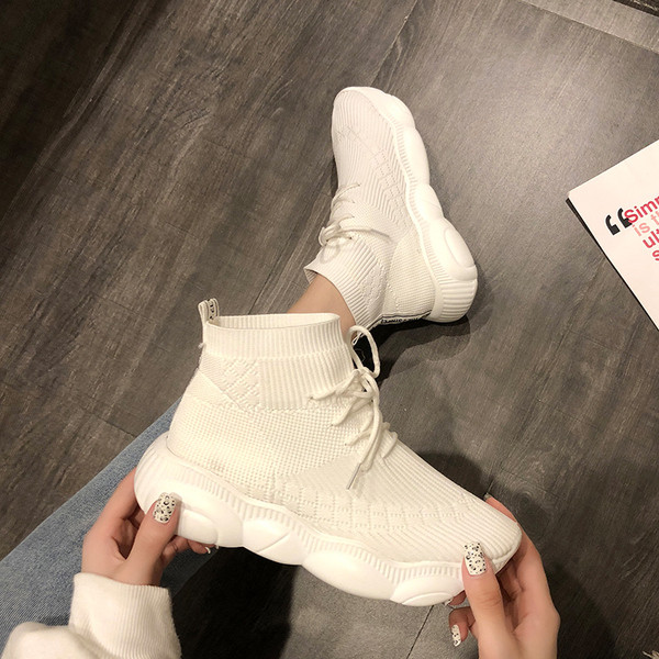 Modern női tornacipő két színben - fekete és fehér