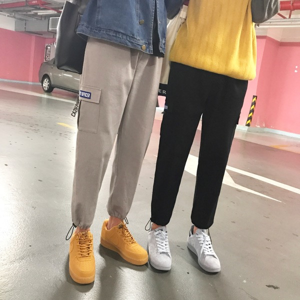 Μοντέρνα ανδρικά παντελόνια σε δύο χρώματα με διακοσμητικό φερμουάρ