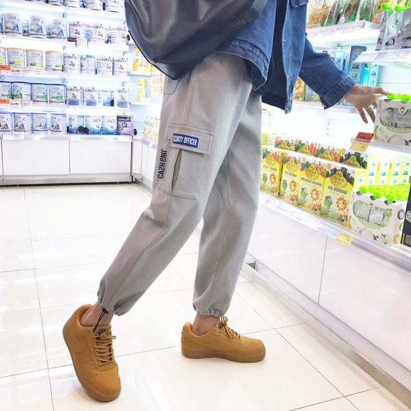 Μοντέρνα ανδρικά παντελόνια σε δύο χρώματα με διακοσμητικό φερμουάρ