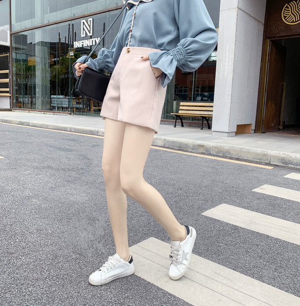 Stílusos női rövidnadrág magas derékkal, fekete és rózsaszín színben