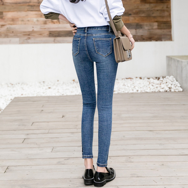 Μοντέρνα γυναικεία τζιν με ψηλή  μέση