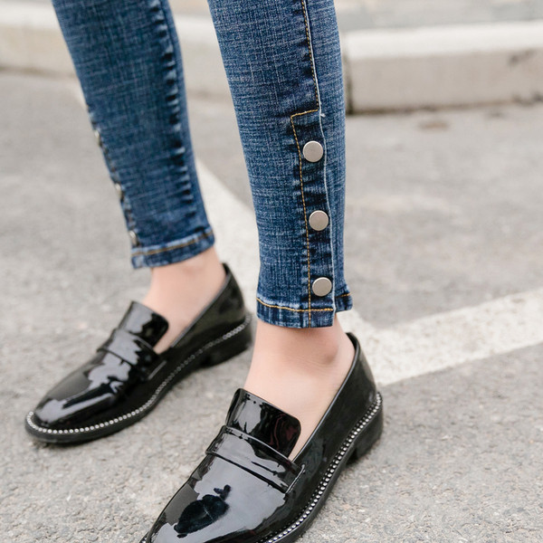 Μοντέρνα γυναικεία τζιν με ψηλή  μέση