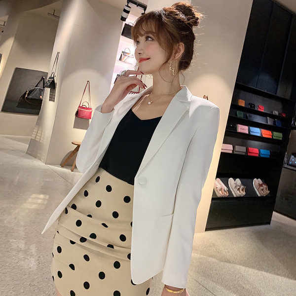 Női kabát fehér és fekete színben